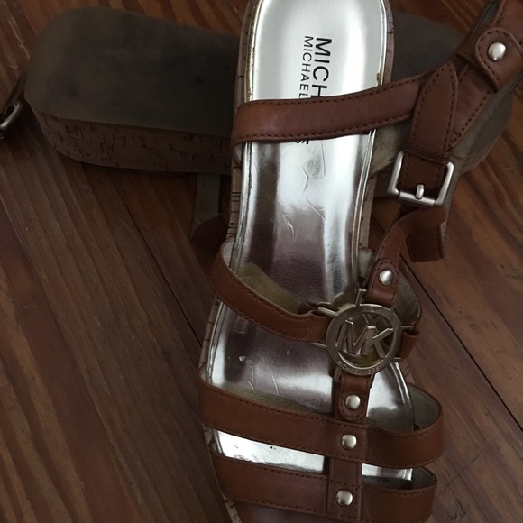 🎉Host Pick🎉Michael Kors Sandals - Picture 2 of 4